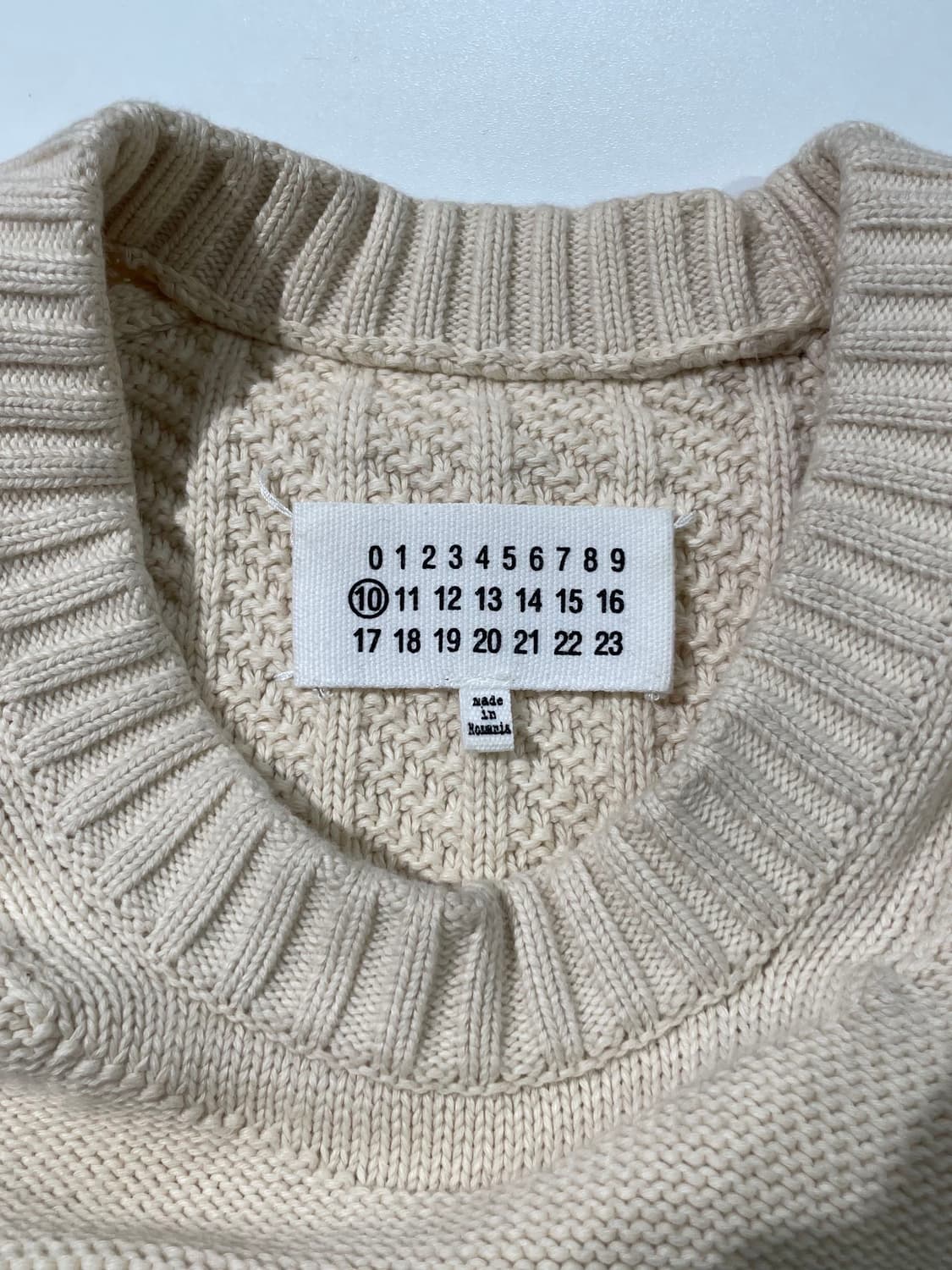 메종 마르지엘라 10 아이보리 U넥 케이블 스웨터 상품이미지7