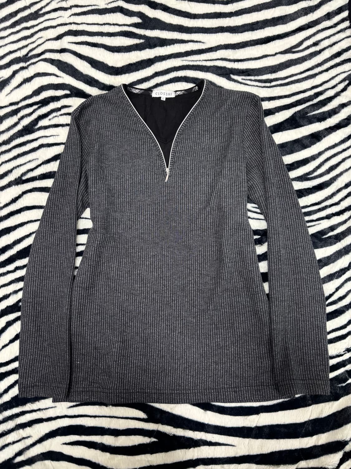 Minimal Design Zip Detail Sleeve 상품이미지4