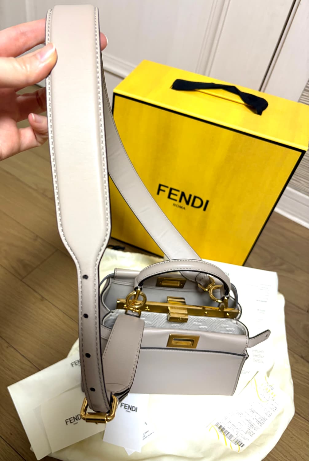 [백화점 구매] 펜디 피카부 미니 베이지 8BN244레어템 상품이미지5