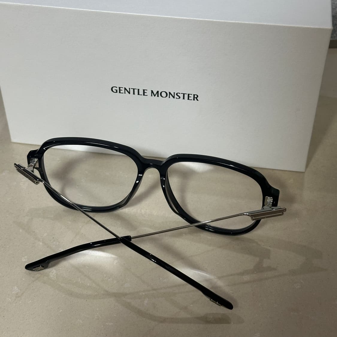 젠틀몬스터 안나 01 블랙/클리어 안경 상품이미지7