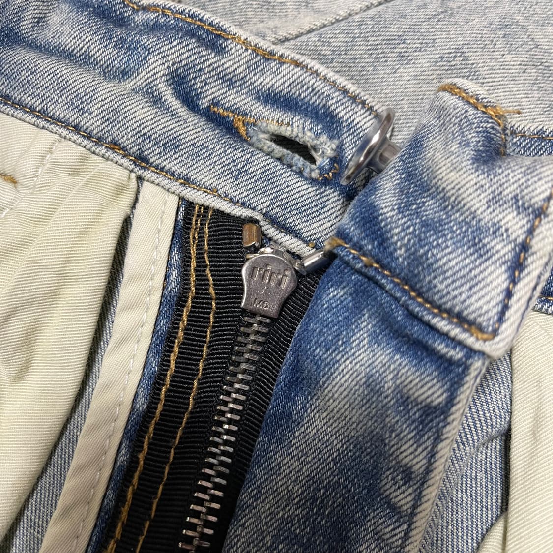 [30] Amiri 디스트레스 데님 팬츠 상품이미지9