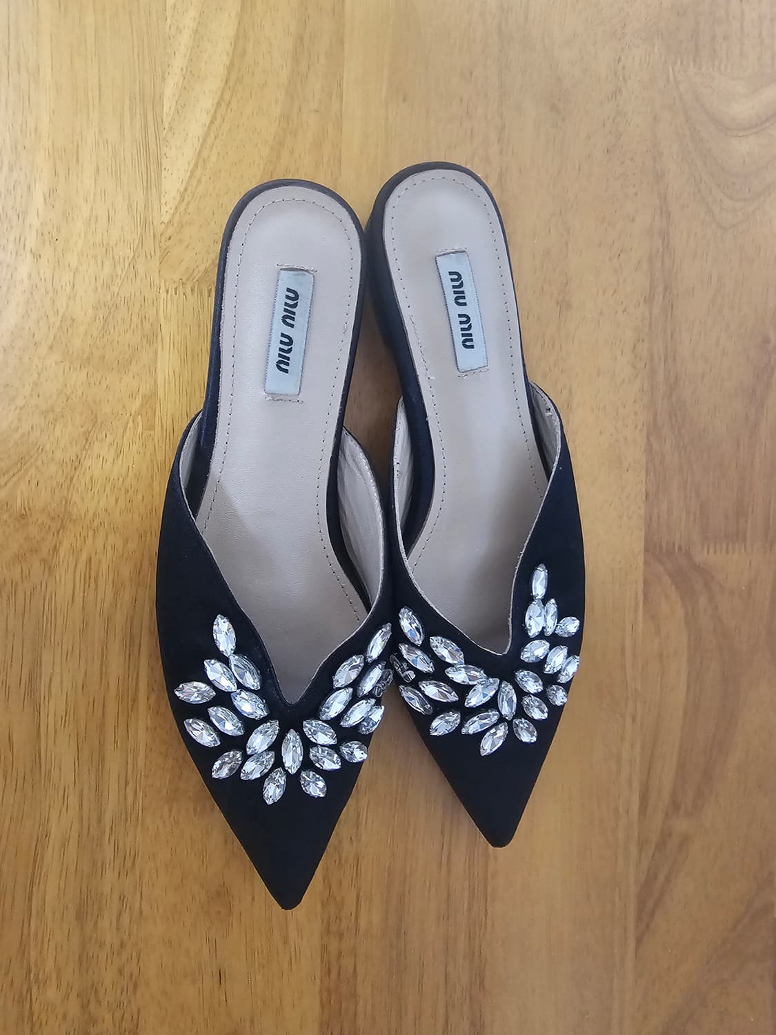 미우미우(Miu Miu) 쥬얼 사틴 블로퍼 - 38사이즈

 상품이미지3