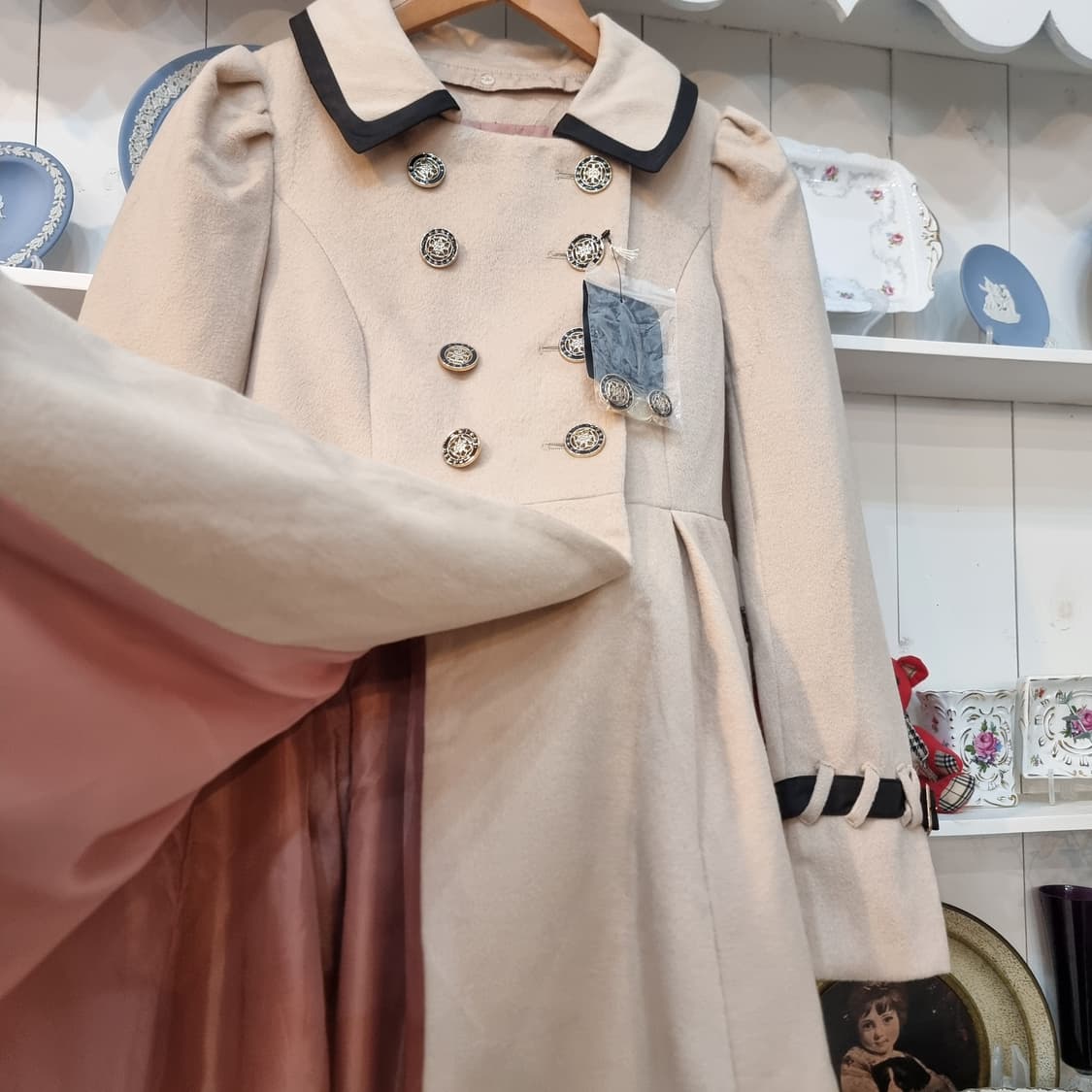 허니번치(Honey Bunch) 베이지 더블버튼 코트 상품이미지2