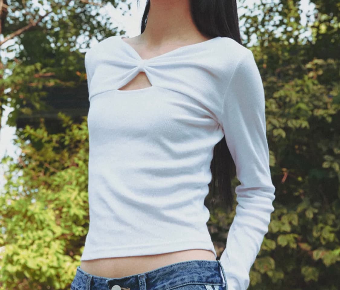 론론 | KNOT RIBBON SLIT LONG SLEEVE WHIT 상품이미지1