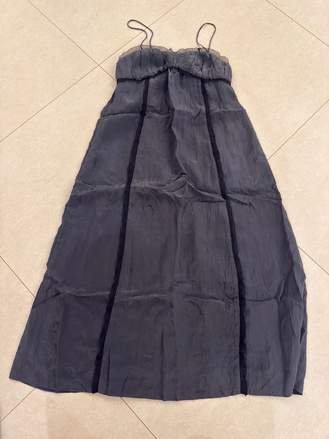Ganni Crinkled satin midi dress 상품이미지4