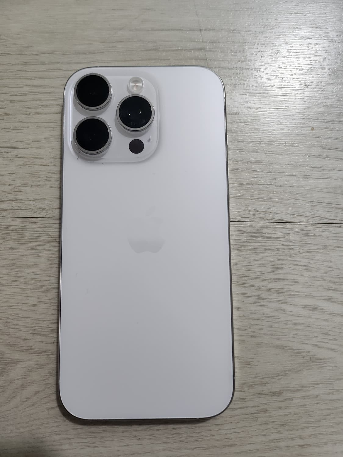 아이폰 16프로 상품이미지1