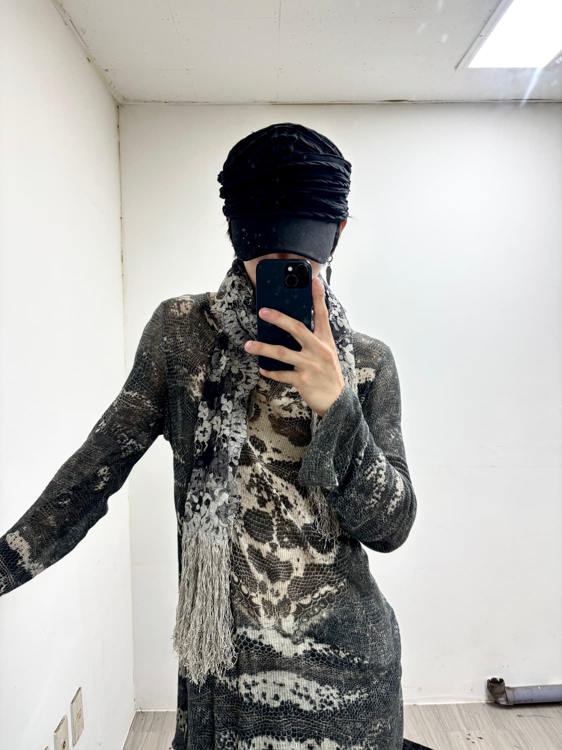 “Vintage” Grey Oriental Scarf 상품이미지3