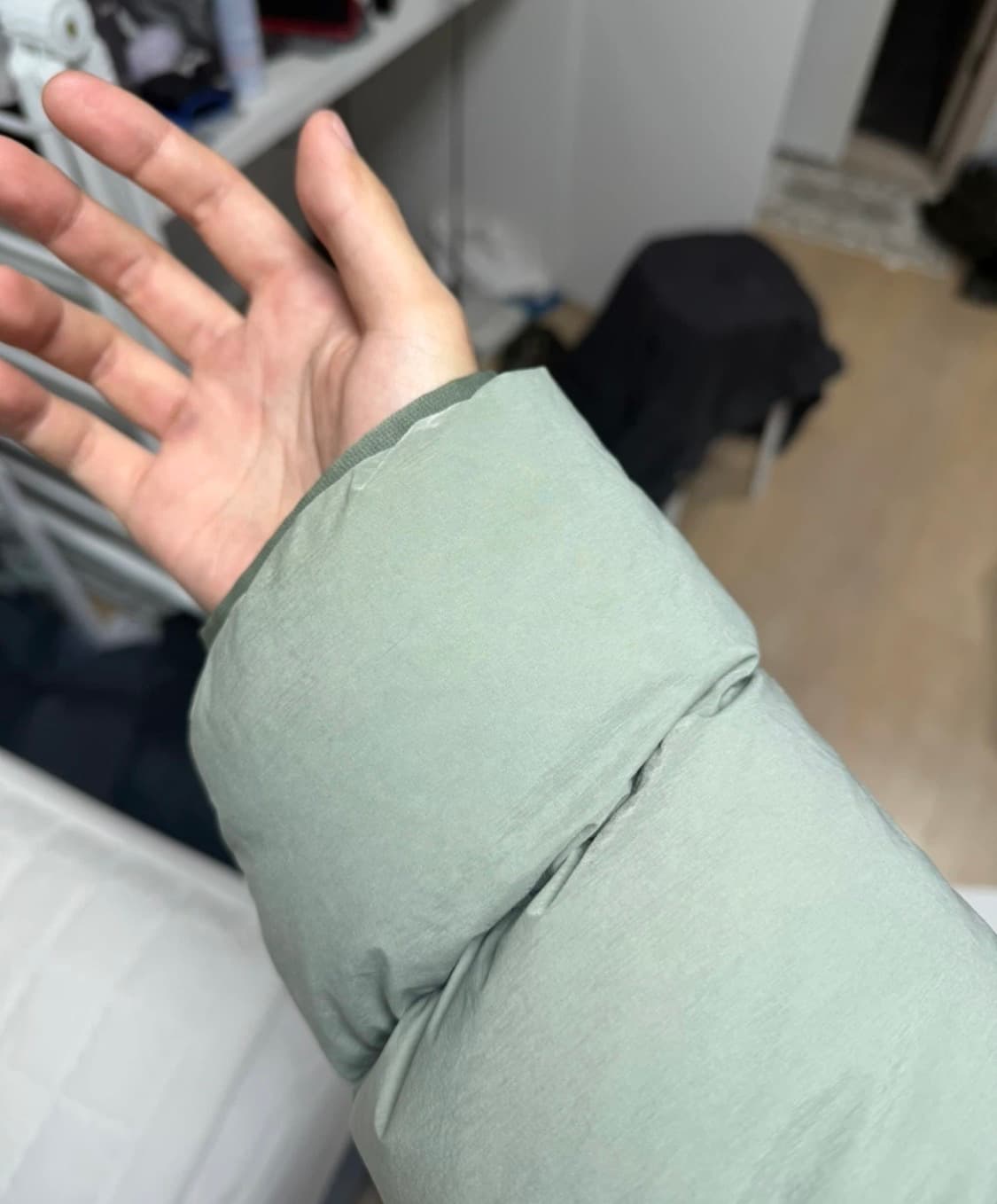 [XL]23FW 스톤아일랜드 심리스터널 세이지그린 패딩 상품이미지5