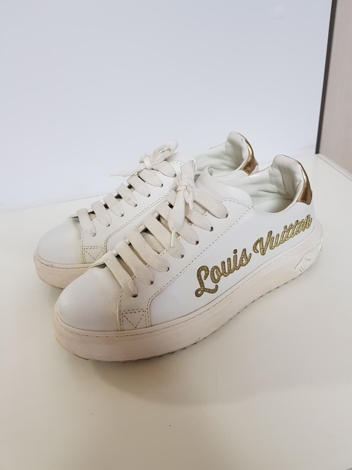 루이비통 타임아웃 스니커즈 상품이미지1