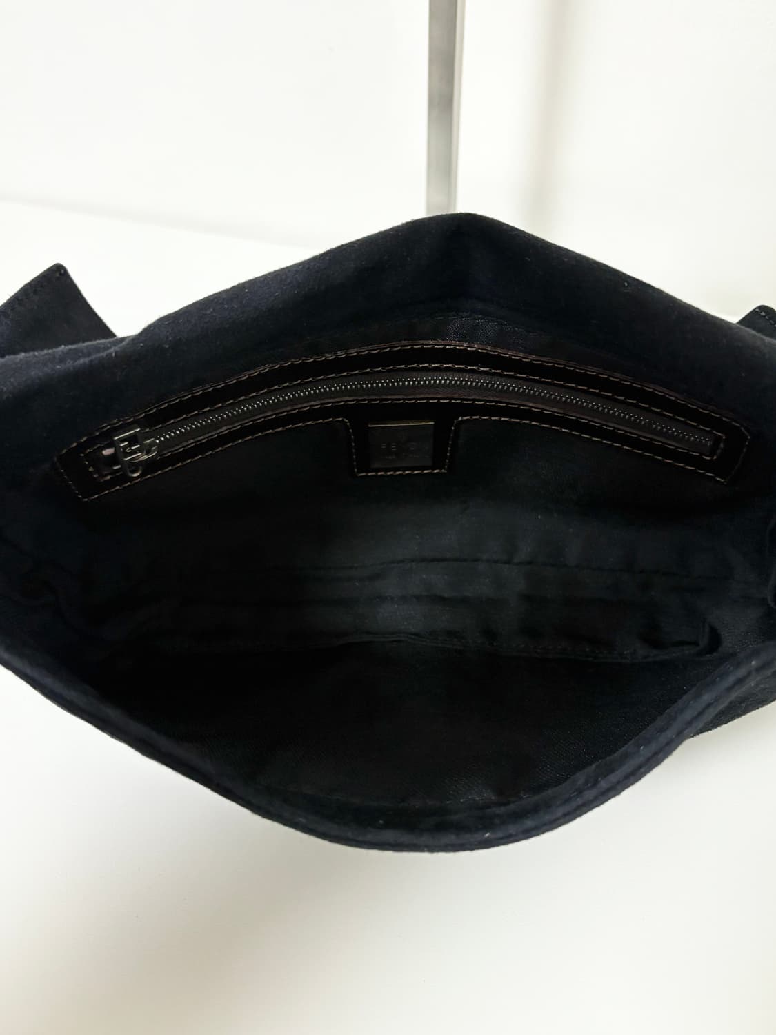 펜디 스웨이드 바게트백 상품이미지6