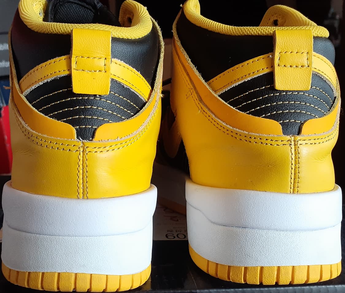 나이키 덩크 하이 업 블랙 엔 바시티 메이즈 240 상품이미지5