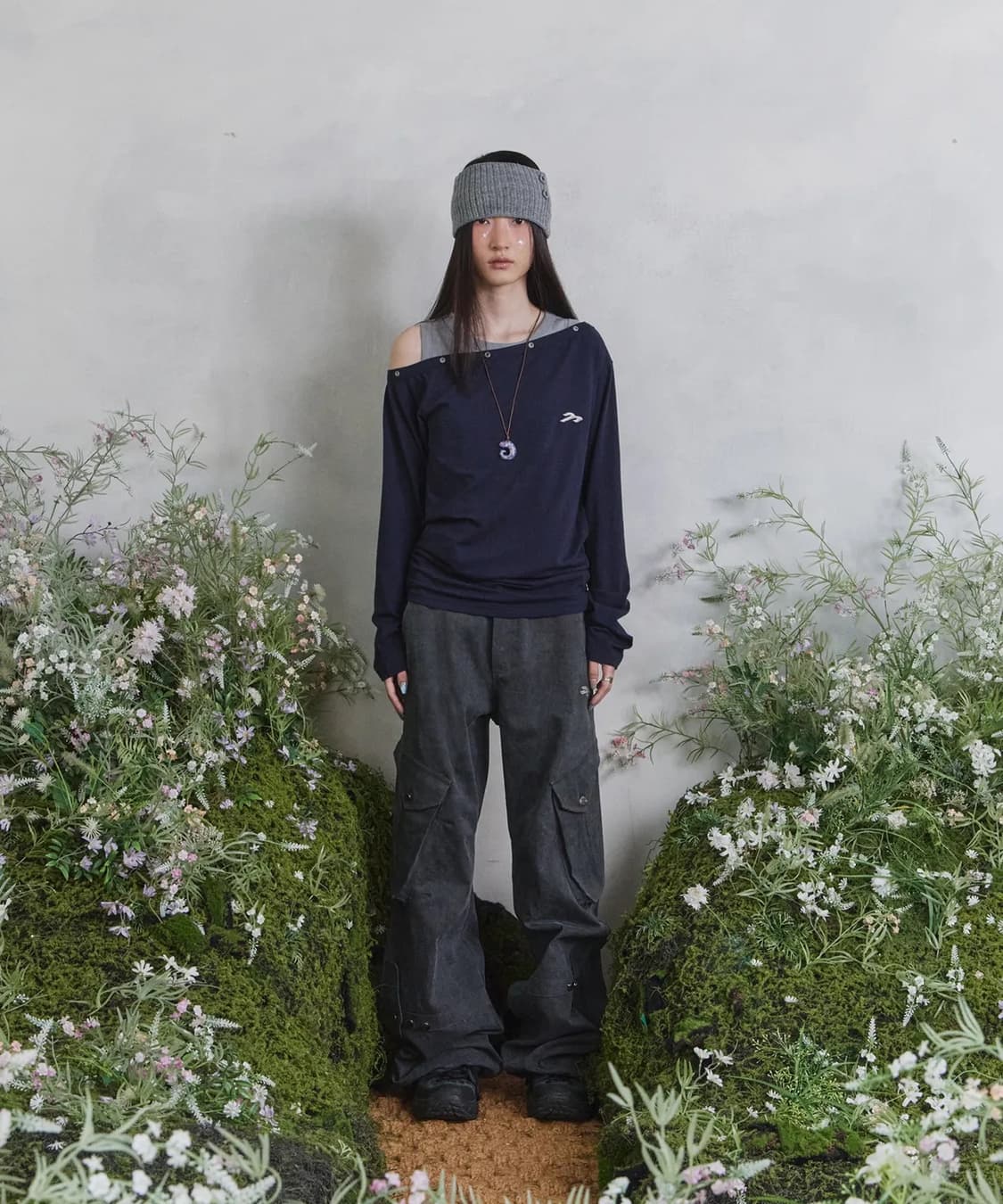 [원가 7.9] 송이송이X탄산마그네슘 원숄더 아일렛 롱슬리브 (네이비) 상품이미지1