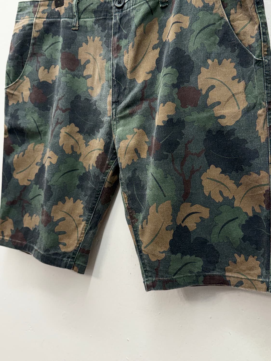 BEAMS HEART Camouflage Leaf Pattern Shor 상품이미지3