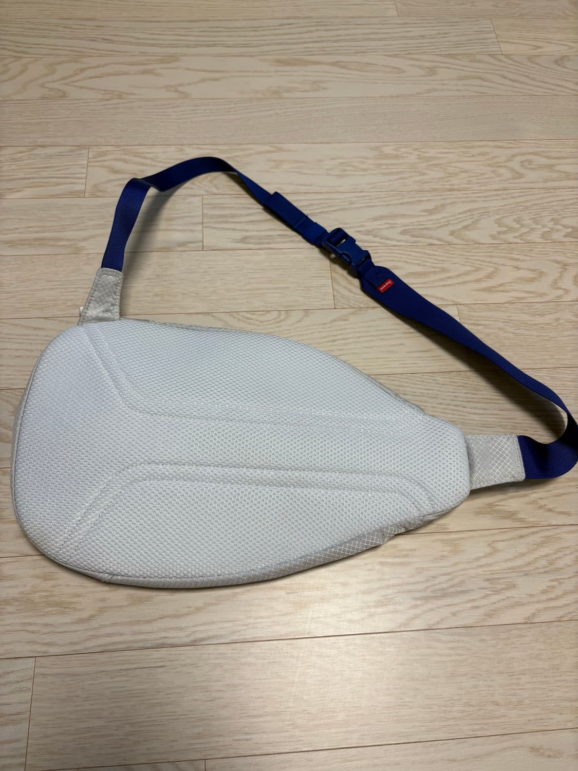 슈프림 22ss 슬링백 실버 상품이미지3