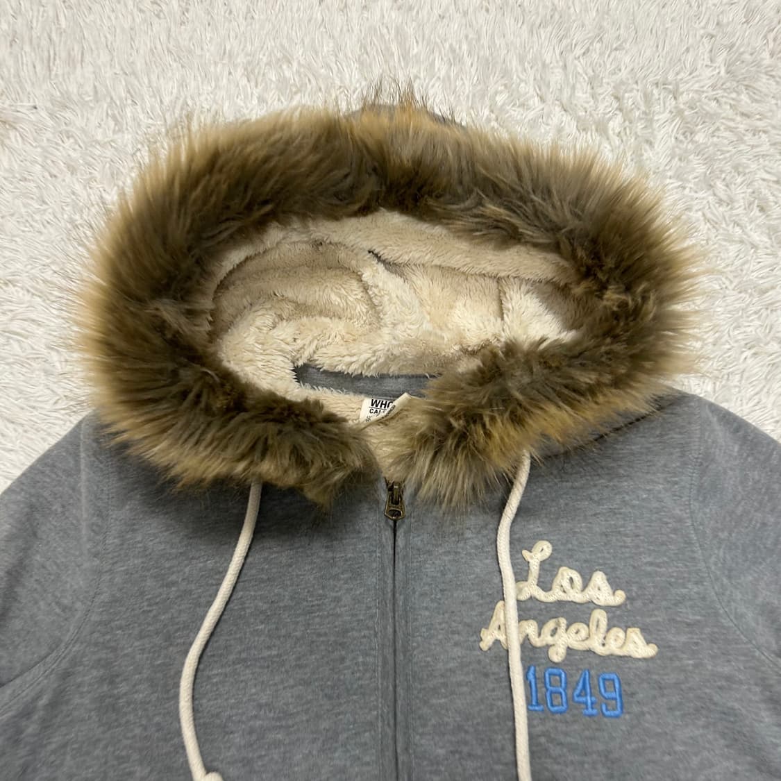 WHO A U Grey Wolf Zip-up Hoodie 상품이미지5