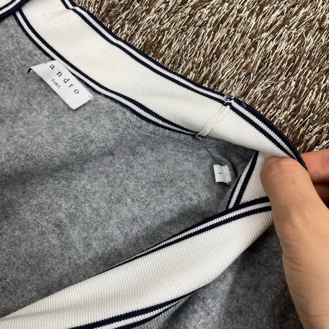 산드로 SANDRO 그레이 배색 캐시미어 혼방 포켓 가디건 1 상품이미지3