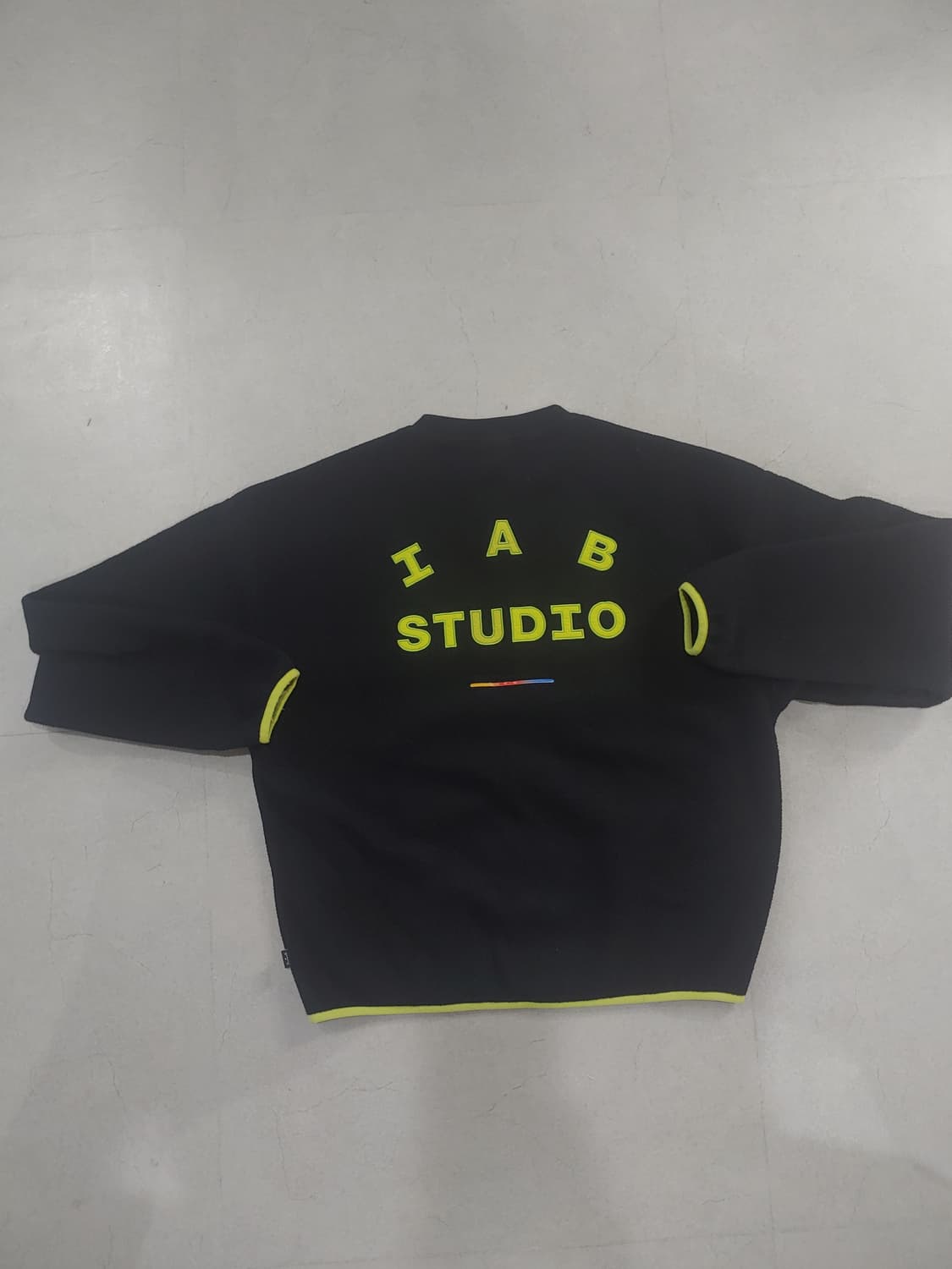 아이앱스튜디오X아식스 맨투맨 L100 상품이미지1