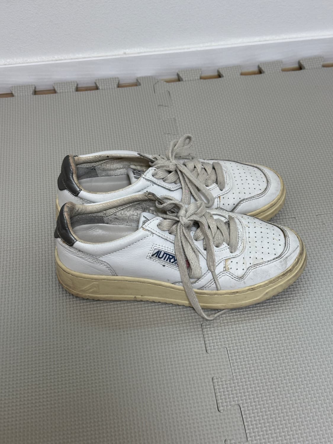 (37size/240mm) 오트리 메달리스트 로우 레더 화이트 실버 상품이미지3