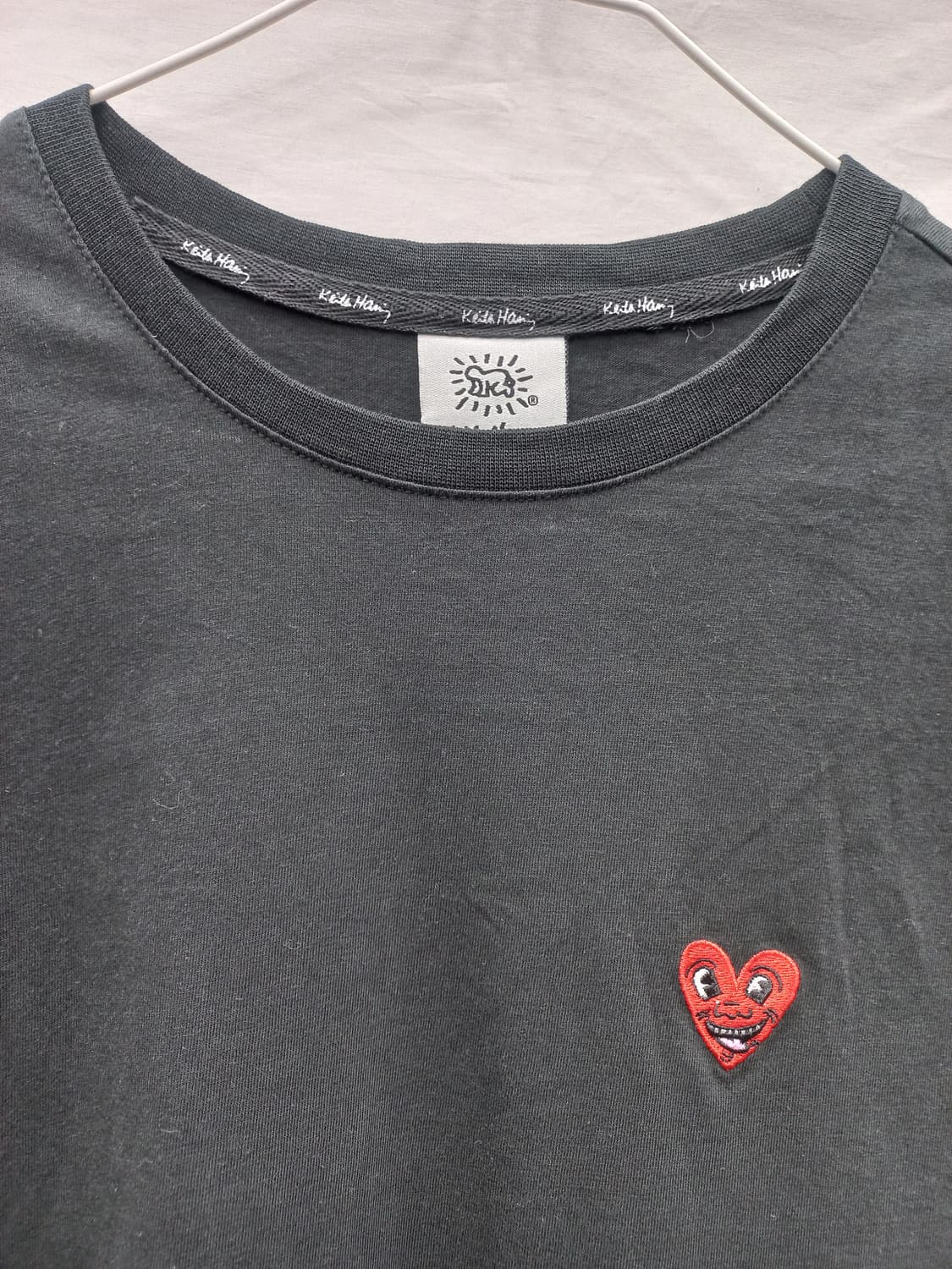 꼼데가르송 키스해링 콜라보 하트 로고 반팔티 (공용95) 상품이미지5