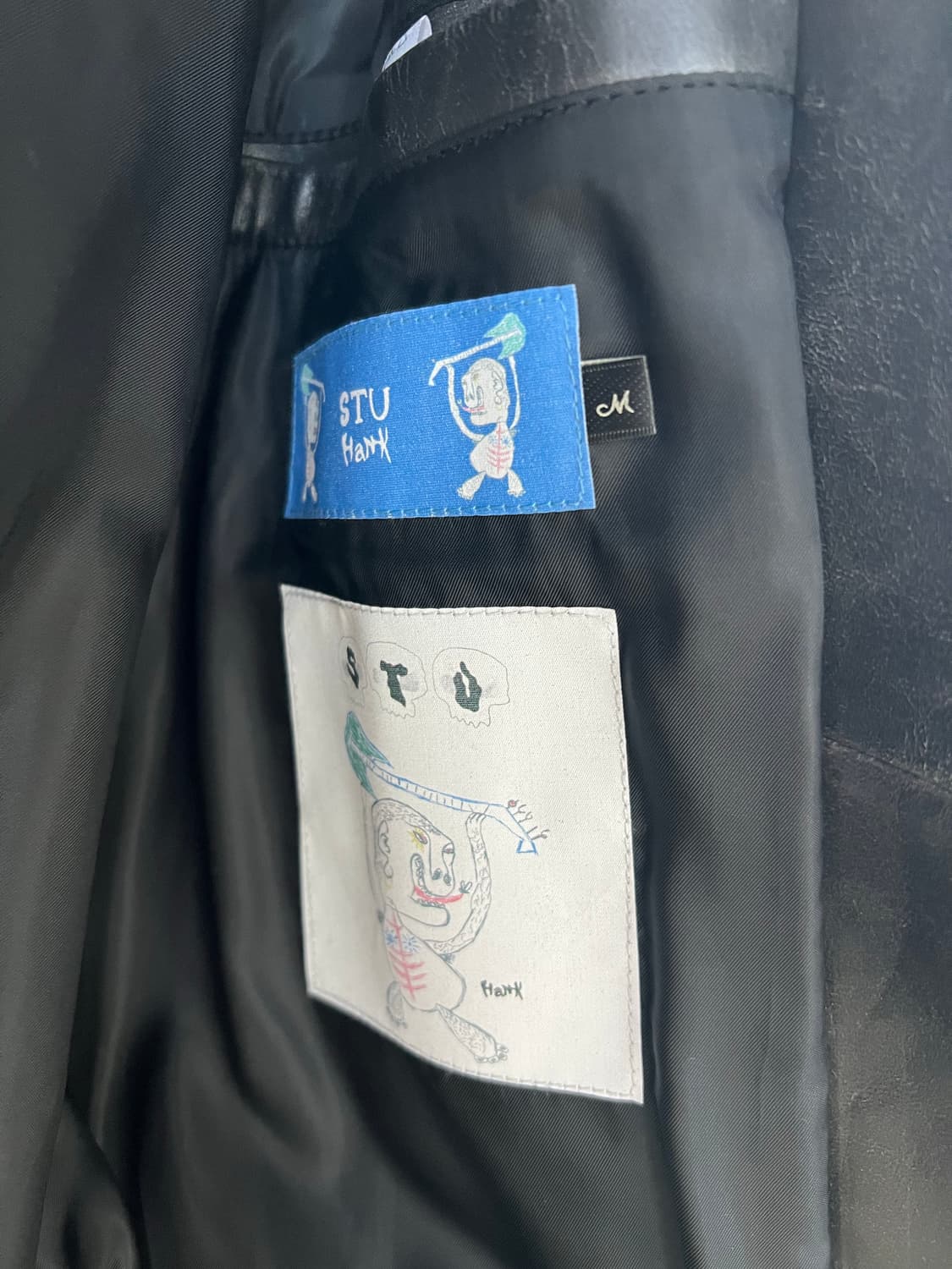 [M] STU X HANK 엠보 레더 자켓 블랙 행크 STU OFFICE 상품이미지5