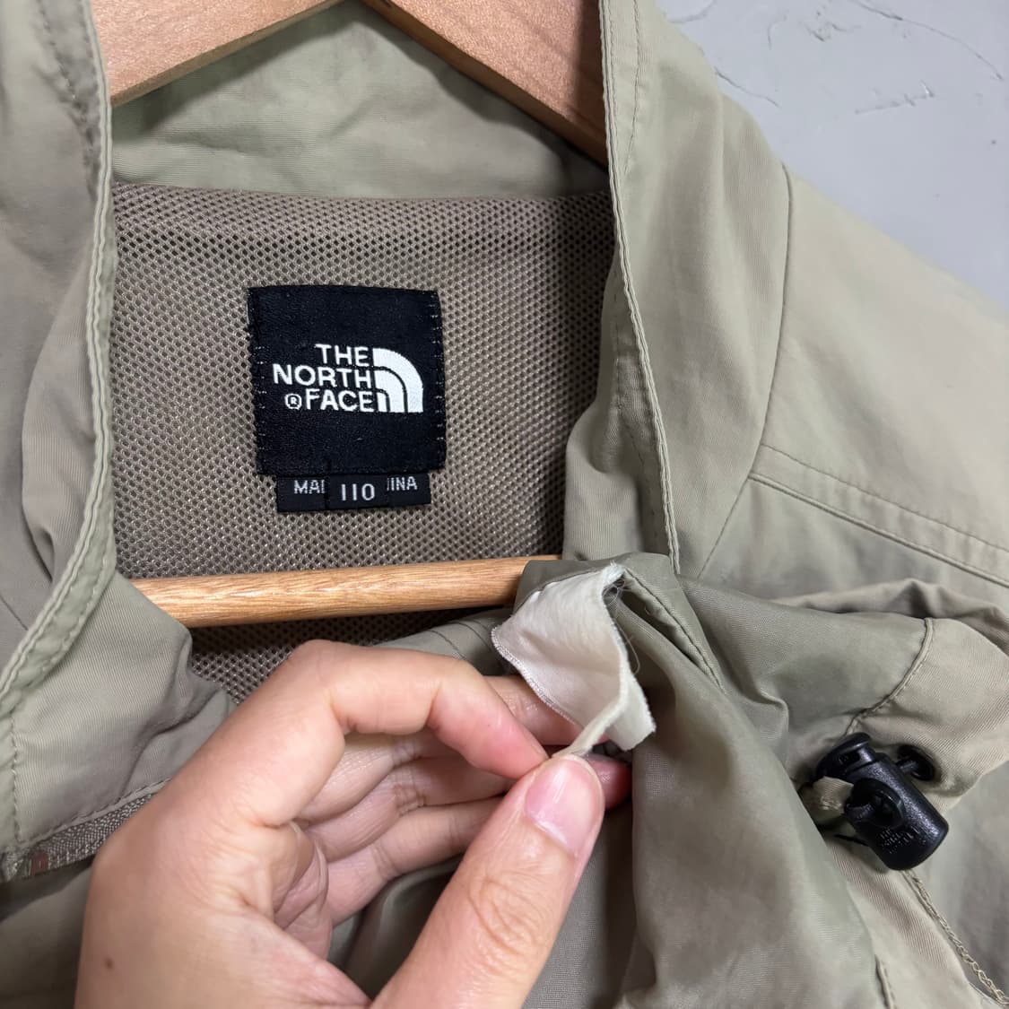 노스페이스 바람막이 조끼 베스트 카키 베이지 상품이미지3