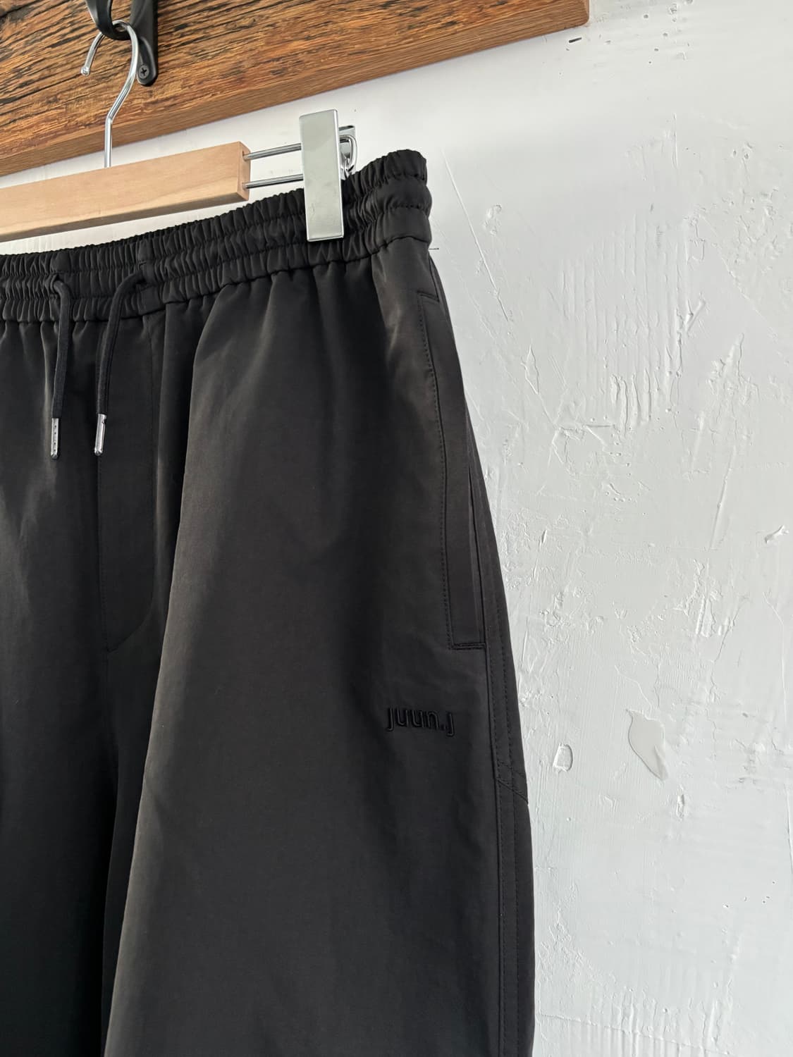 Juun.J 준지 블랙컬러 팬츠 상품이미지1