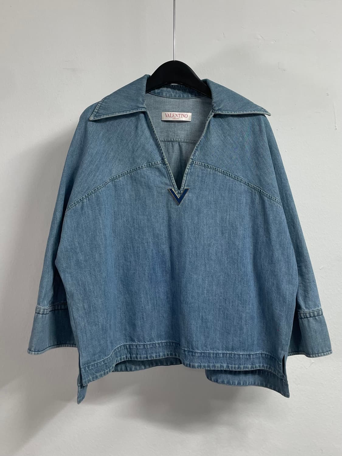 발렌티노 우먼스 v로고 샴브레이 블라우스 (on.620)   상품이미지1