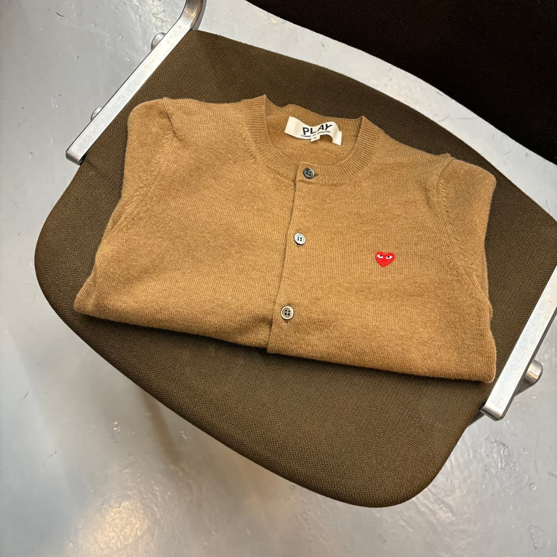 꼼데가르송 플레이 브라운 스몰 하트 가디건(2023/06) 상품이미지2