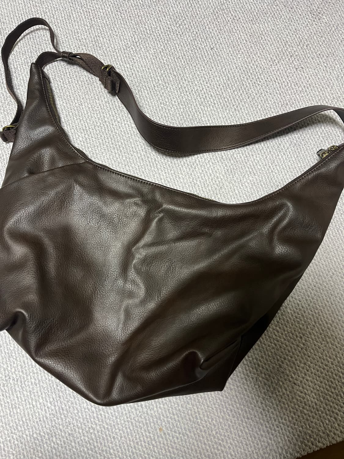 GU 크로스바디백 브라운 새상품 상품이미지2