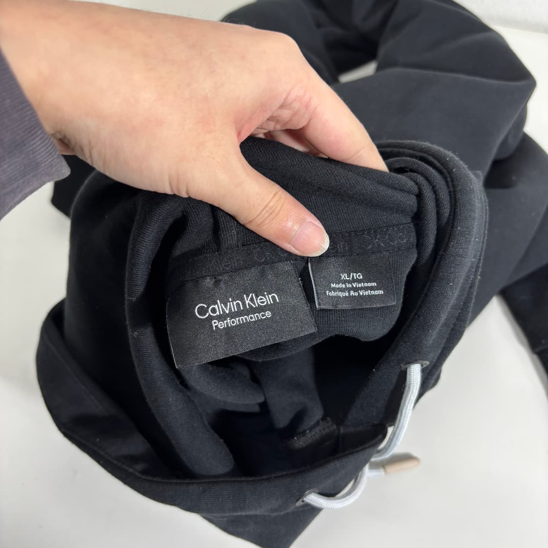 95-100 캘빈클라인 CK 블랙 레터링 후드티 상품이미지3