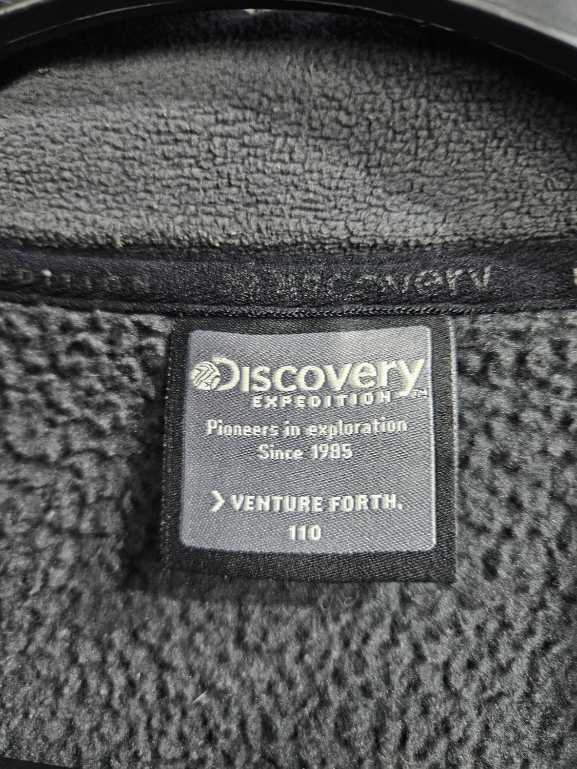 디스커버리 블랙컬러 남성 110 후리스 후드집업 자켓  상품이미지3