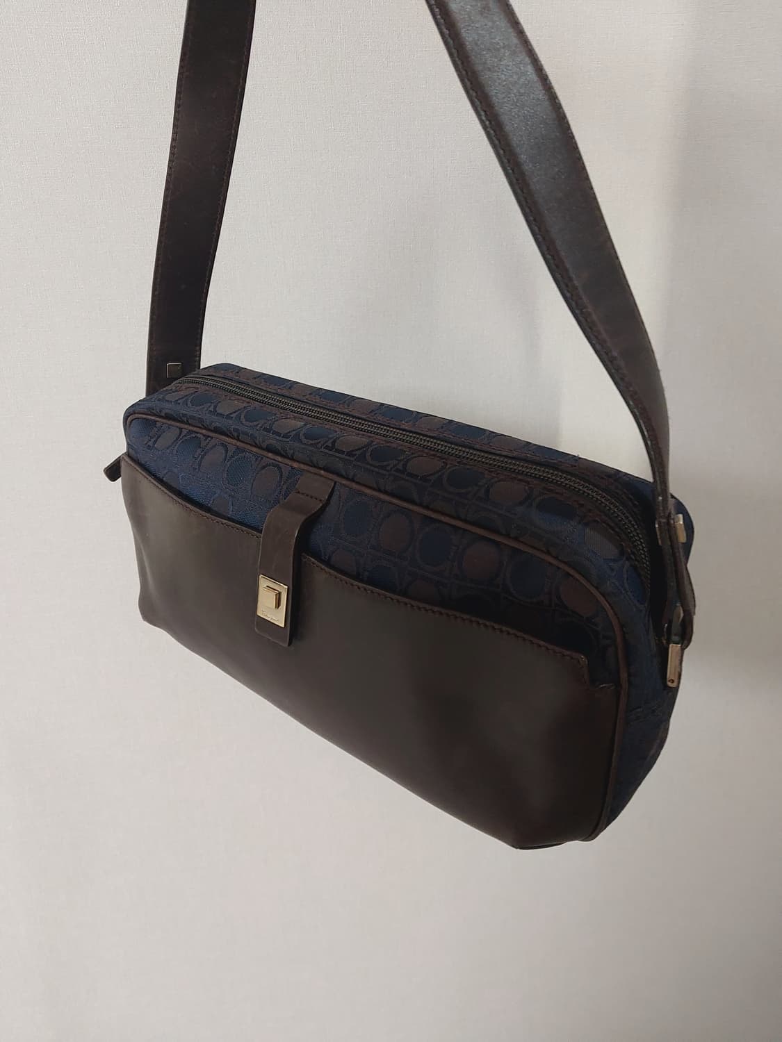 [정품] 페라가모 간치니 프린트 캔버스 숄더백 상품이미지5