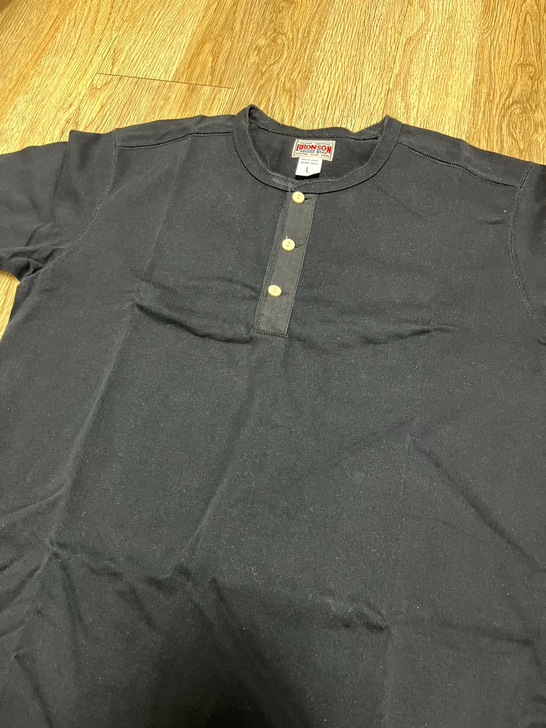 브론슨 헨리넥 티셔츠 블랙 상품이미지3