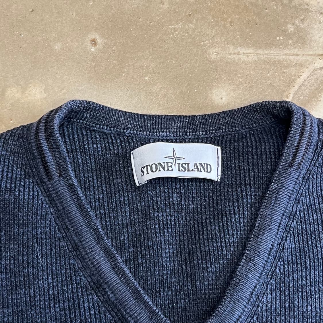 100 스톤아일랜드 패치와펜 브이넥 니트 상품이미지4