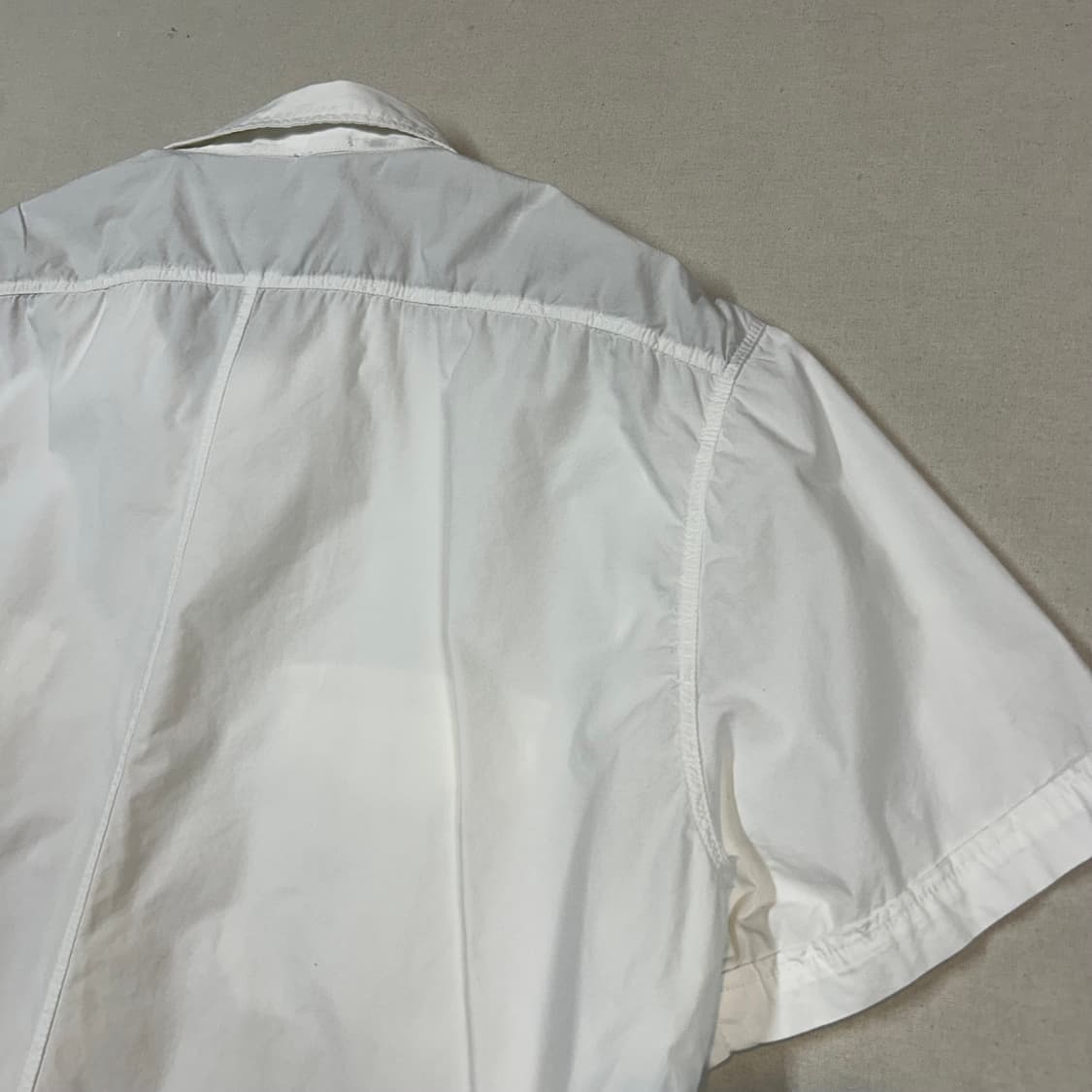 L) C.P. Company 씨피 컴퍼니 화이트 투포켓 반팔 셔츠 상품이미지6