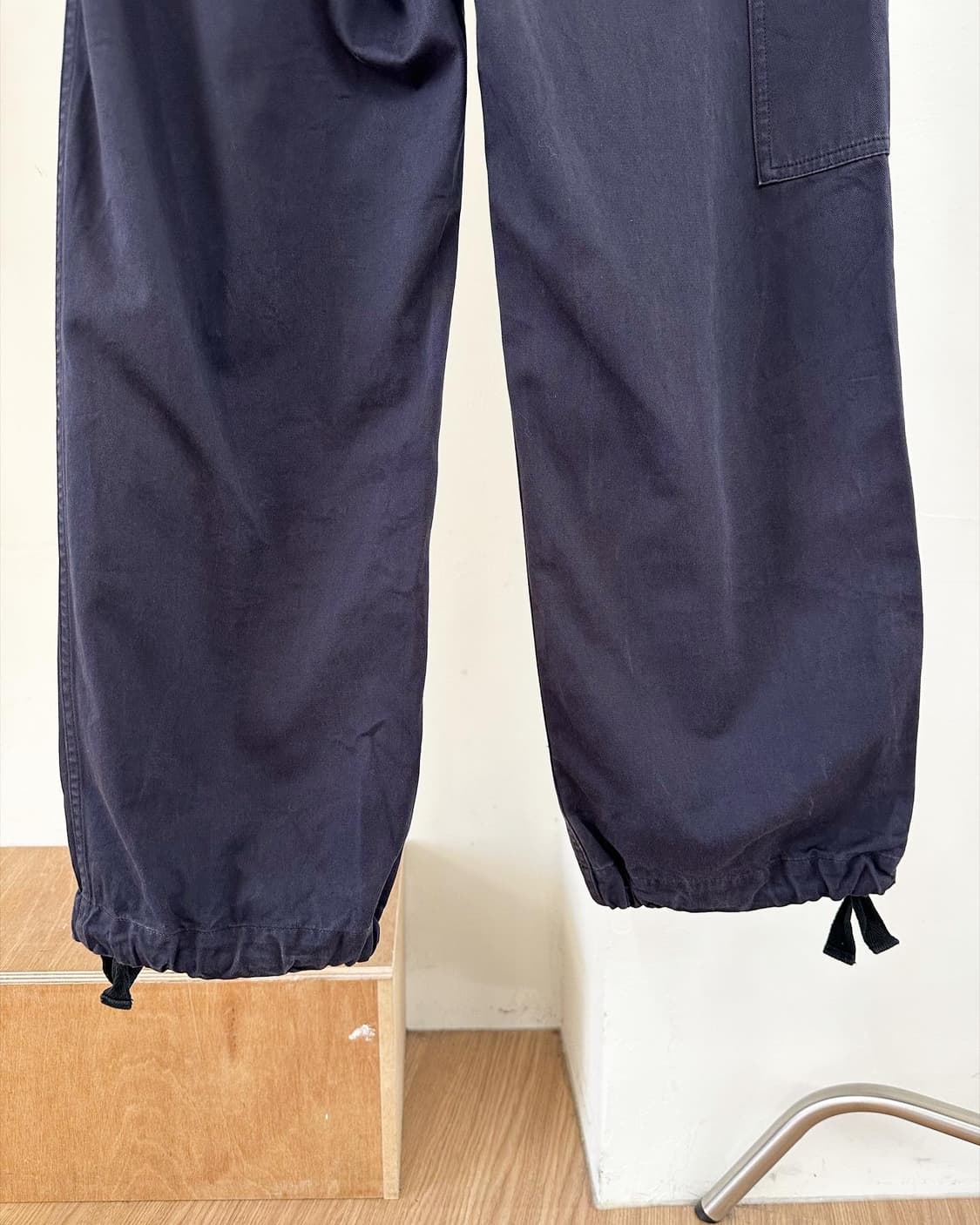 마가렛호웰 네이비 백버클 코튼 조거 팬츠  상품이미지6