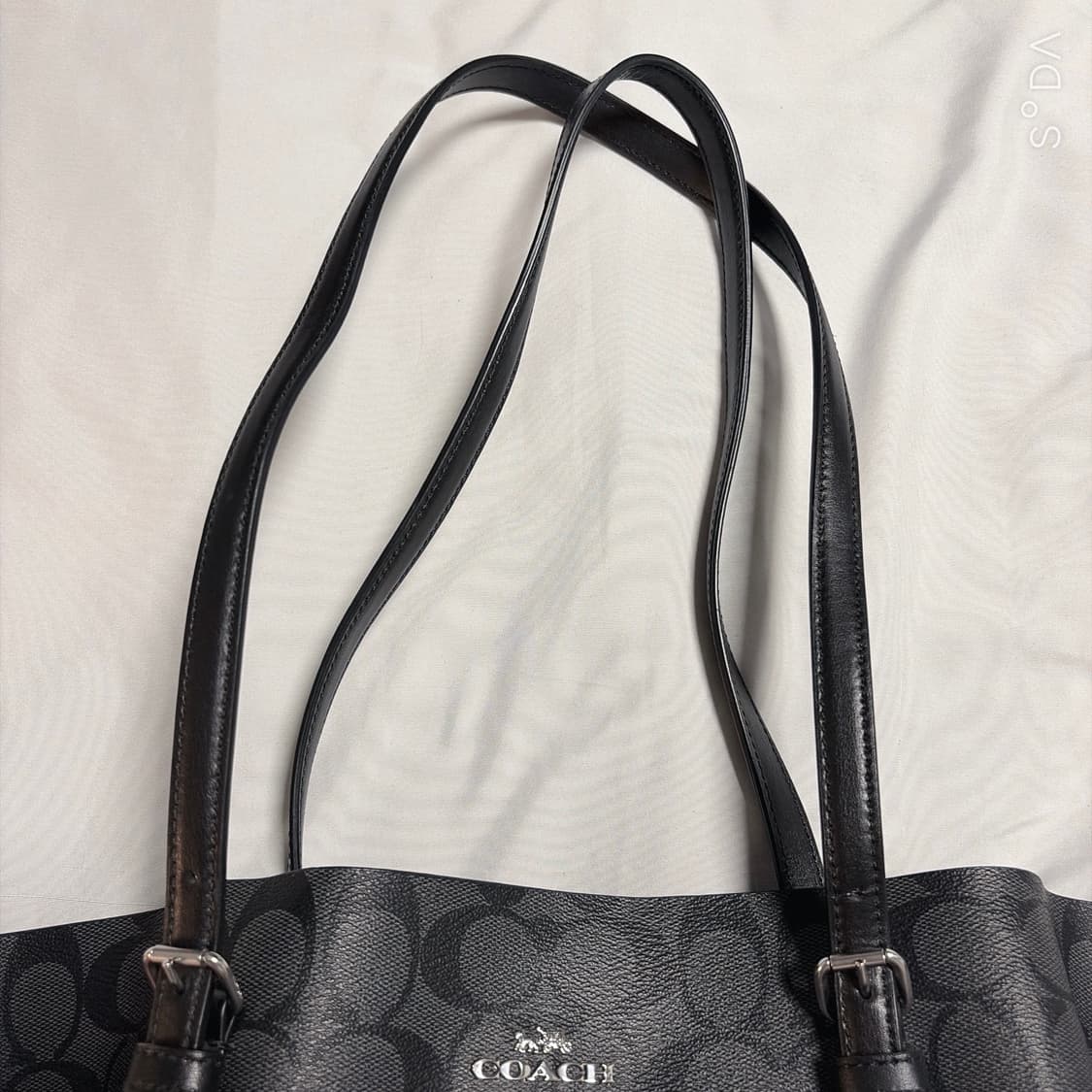 코치 시그니처 블랙 숄더백 상품이미지8