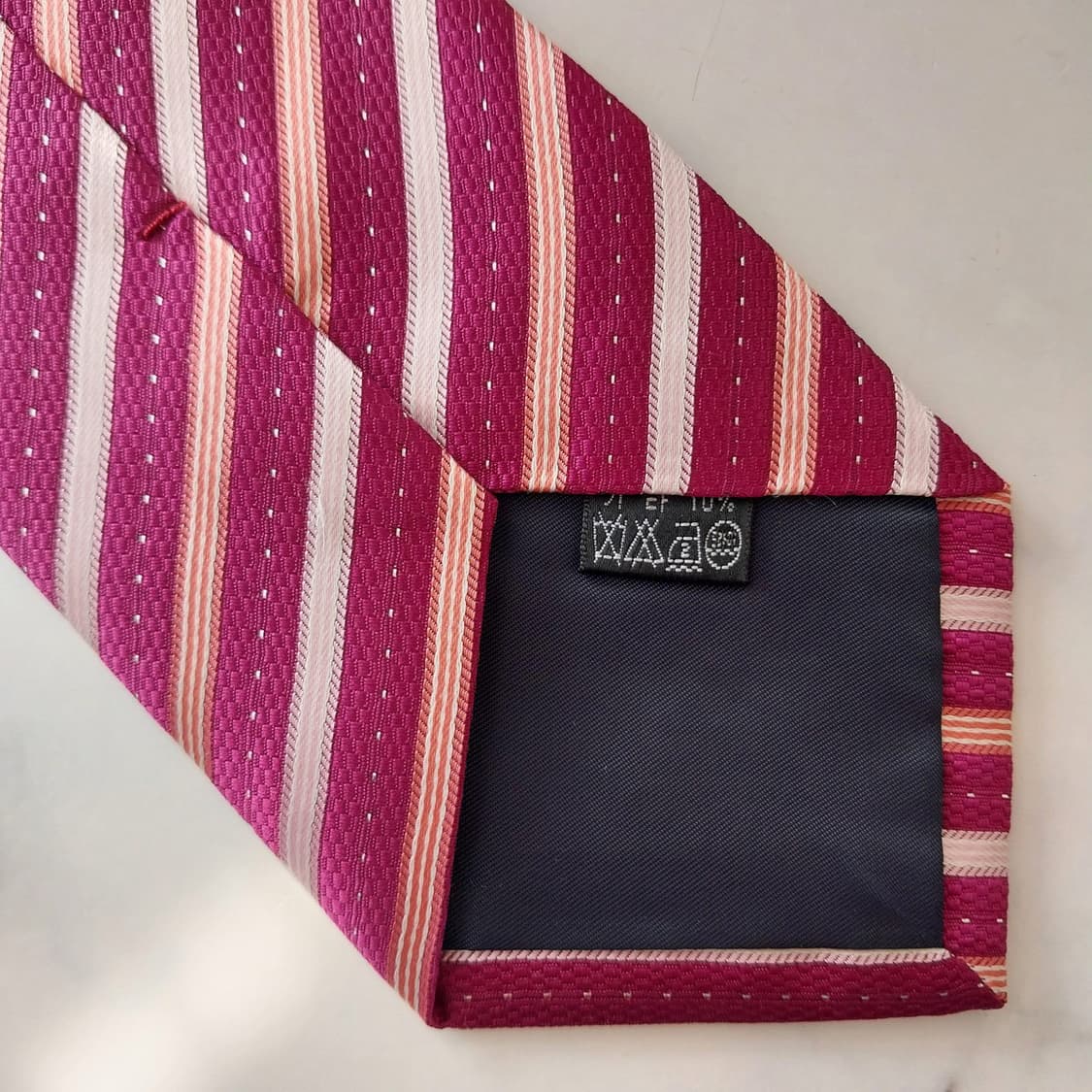 아쿠아스큐텀 실크 버건디 스트라이프 넥타이 9cm A+등급 K1127
 상품이미지10