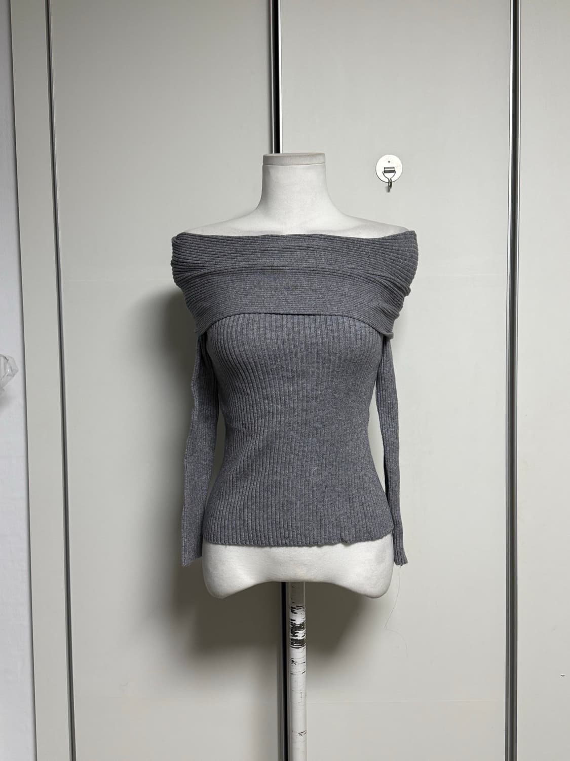 오프숄더 니트 그레이  상품이미지1