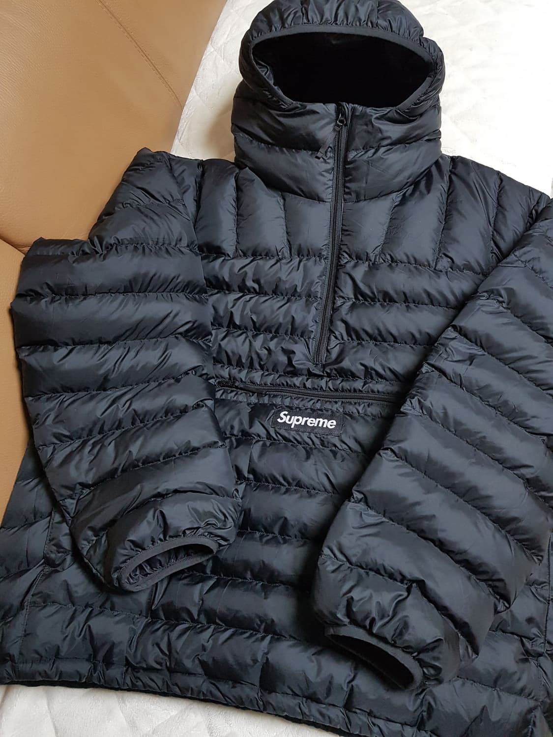 슈프림 마이크로 다운 하프 집 후드 패딩 블랙 24FW 상품이미지1