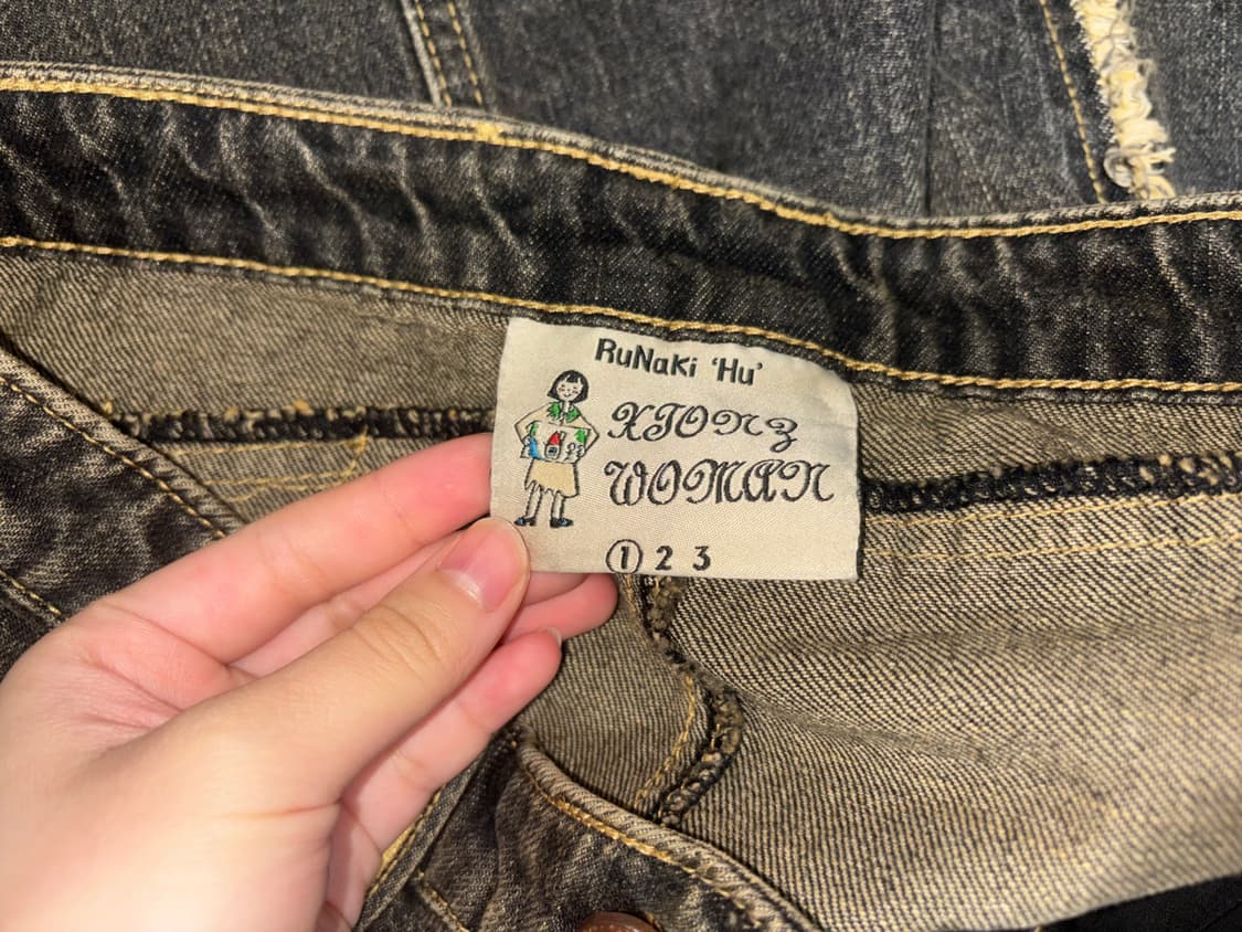 RuNaKiHu 스카이 클라우드 워싱 데님 미디 스커트 (BLACK) 상품이미지8