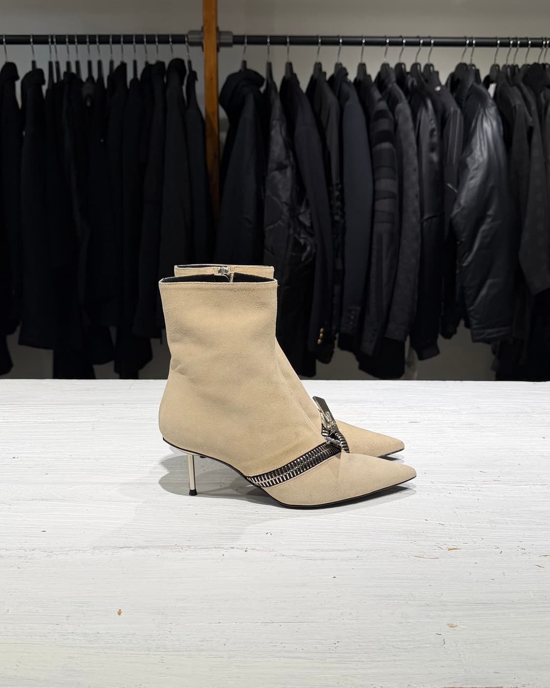 코페르니 베이지 스웨이드 지퍼디테일 앵클부츠 상품이미지3