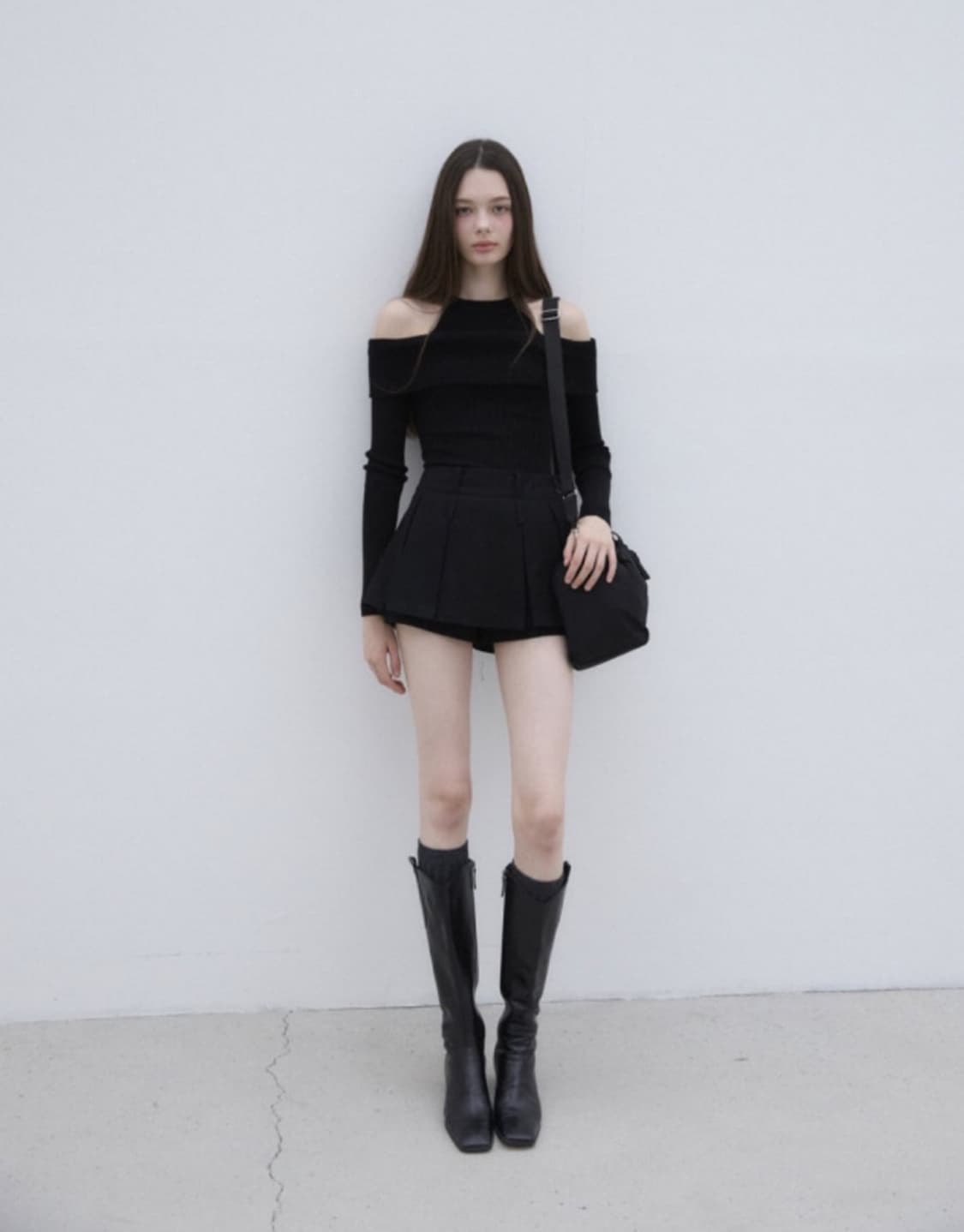 라벨르블랑 테리 홀터넥 오프숄더 니트 (Black) 상품이미지2