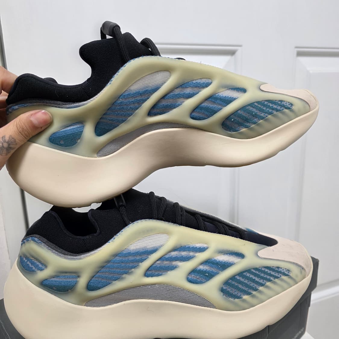 아디다스 이지 700 V3 카이아나이트 285 칸예 신발 상품이미지4