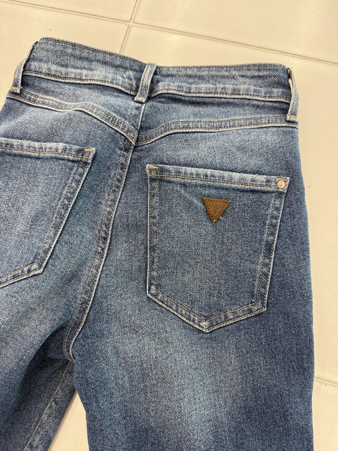 GUESS 상품이미지4