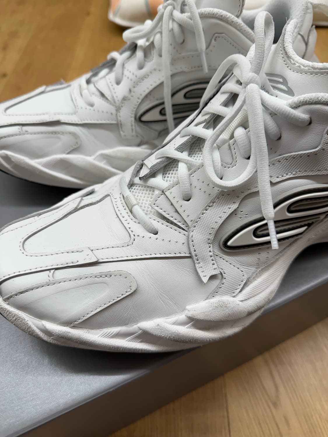 발렌시아가 먼데이 화이트 42 상품이미지1