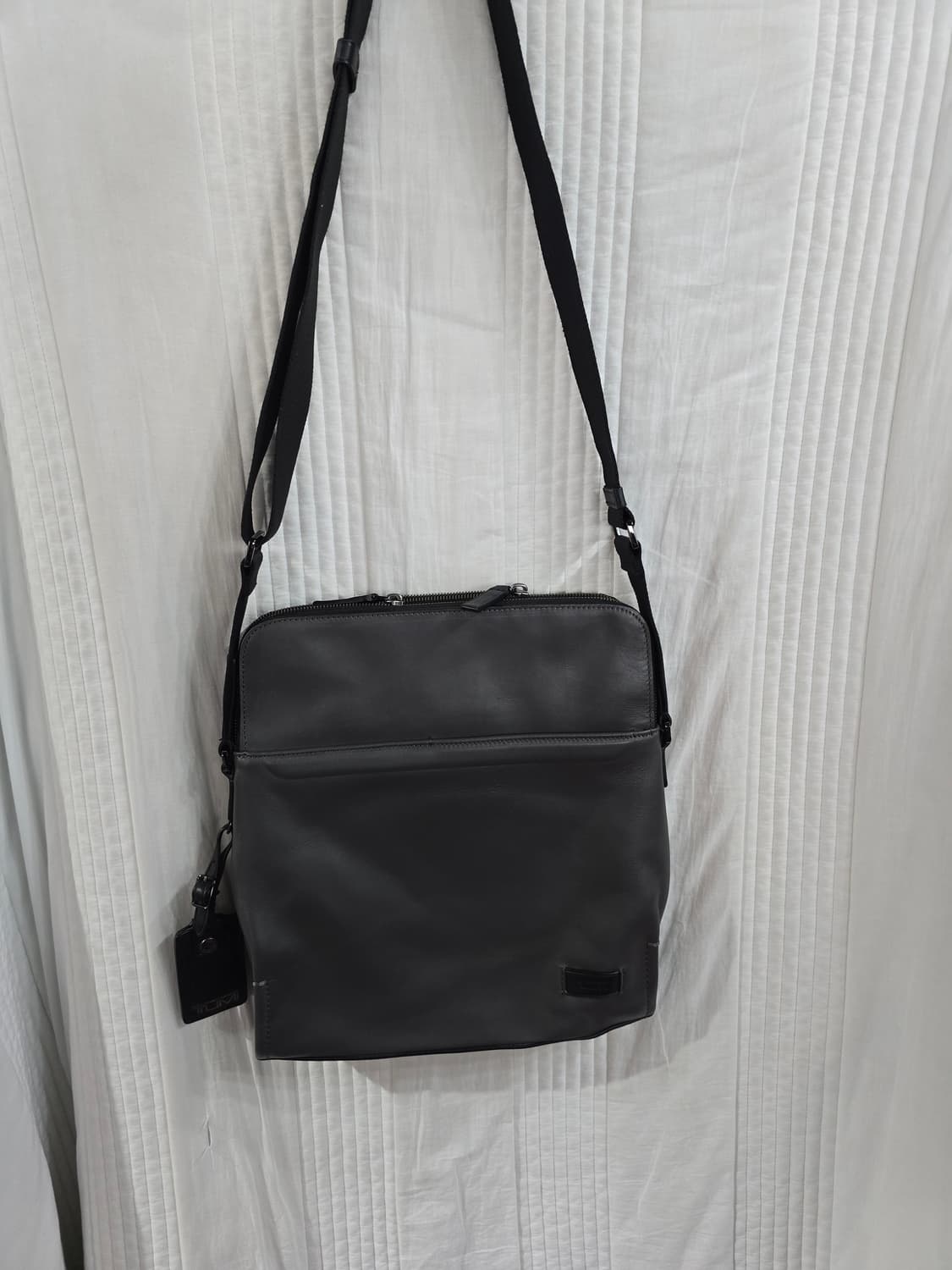 투미 크로스백  상품이미지3