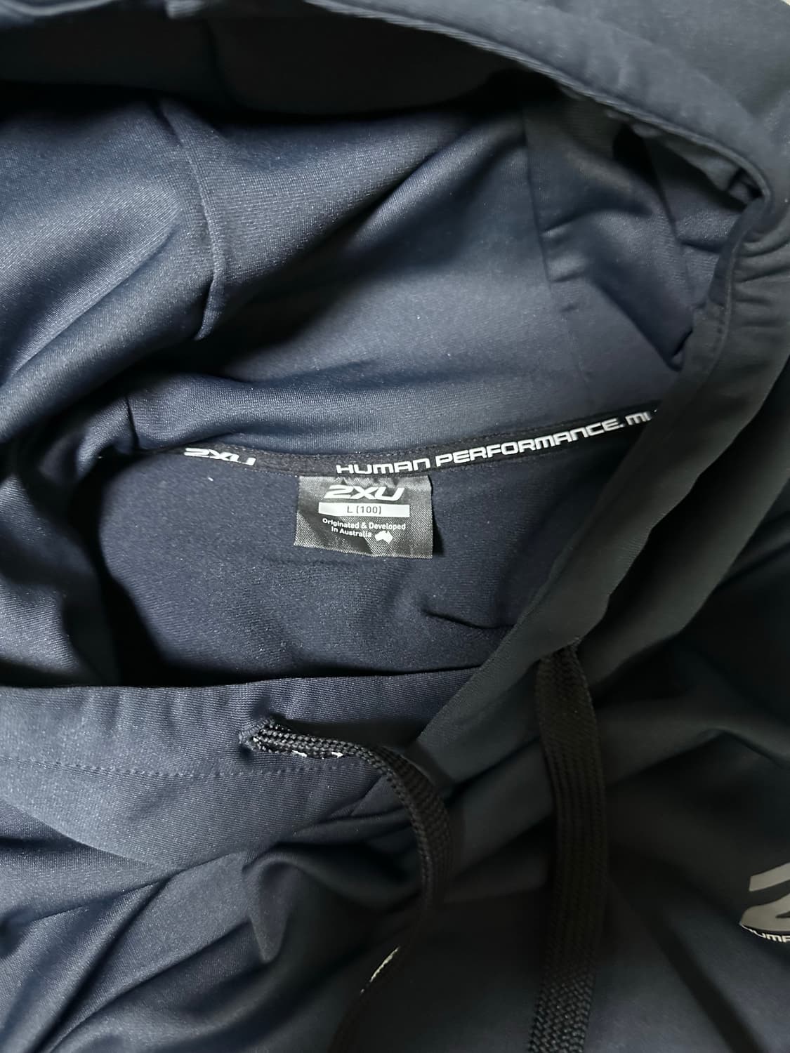 2XU 블랙 후드티 상품이미지5