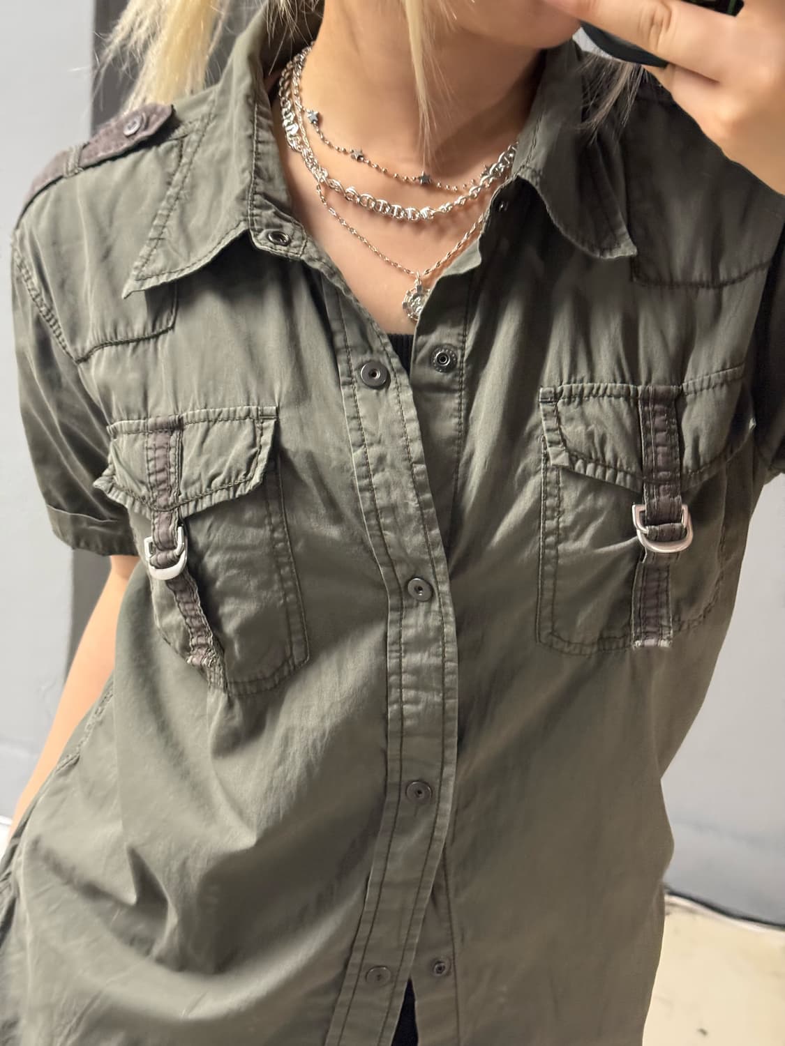 2-pocket detail khaki shirt 상품이미지3