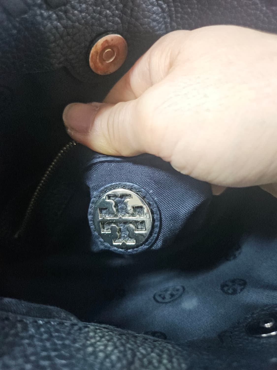 토리버치 블랙 레더 체인 크로스백 상품이미지10